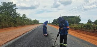 Prefeitura conclui mais de 50% de asfalto no trecho da estrada da Mineradora Eros